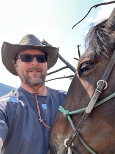 New-Tubal-Reversal-Surgeon-Dr-Harris-with-his-horse